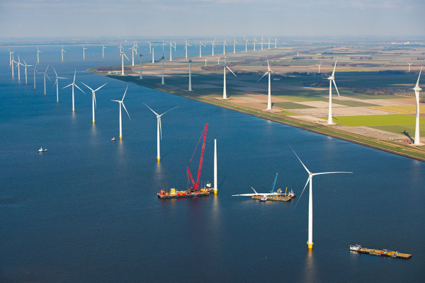Siemens installs last turbine at Westermeerwind Wind Farm at this time the largest wind farm in the Netherlands