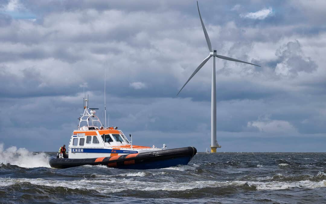 Veiligheidsoefening KNRM en Siemens bij Windpark Westermeerwind voor Lemmer